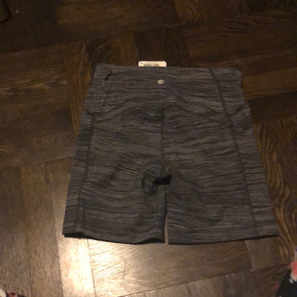 Lululemon sole training shot 3 pockets! NWT